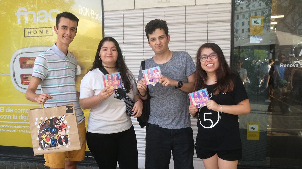 FifthHarmonySP's tweet image. #BuyOutFifthHarmonySP Barcelona 💙