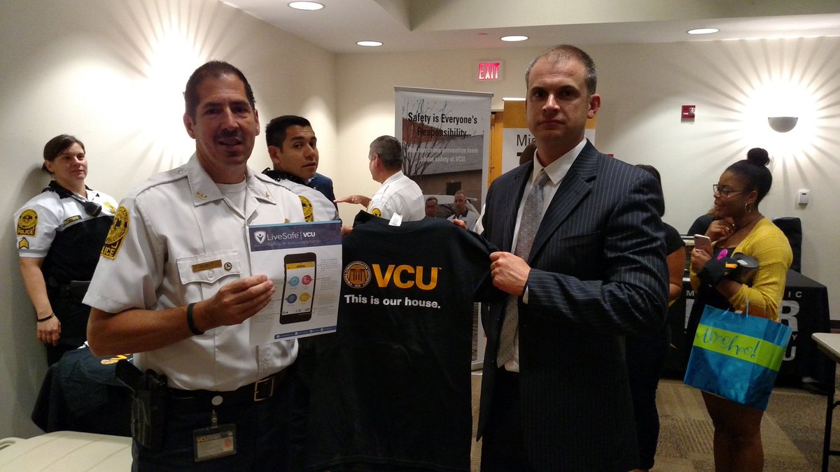 VCUPD's tweet photo. Visit us in the @VCUCommons Salons for free swag #vcu21 #vcu2021! Download the @livesafe app for #vcu shirts! #vcuwelcomeweek https://t.co/8E27rEhvQ2
