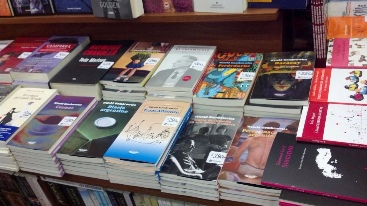 elcuencodeplata's tweet photo. #Fotos5 #GombrowiczEnLibrerías Mucho más "Diario" y todo Witoldo asediando BsAs: El Ateneo Florida 340 @CongresoWG https://t.co/MmOEphGuTt