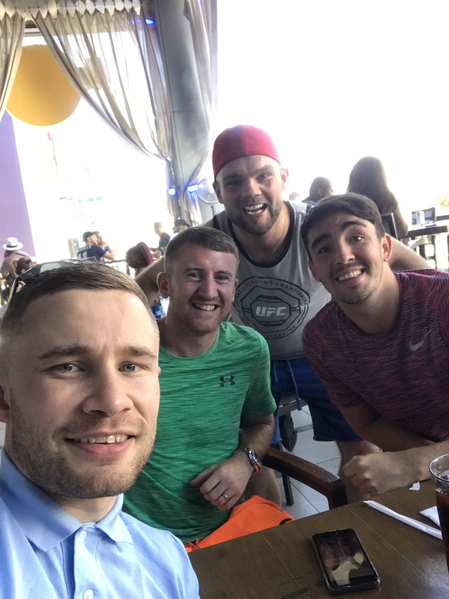 ChampCummings's tweet photo. Man down @JoshTaylorBoxer ? #WheresHANK #VivaLasVEGAS https://t.co/1wtqVM1c8P