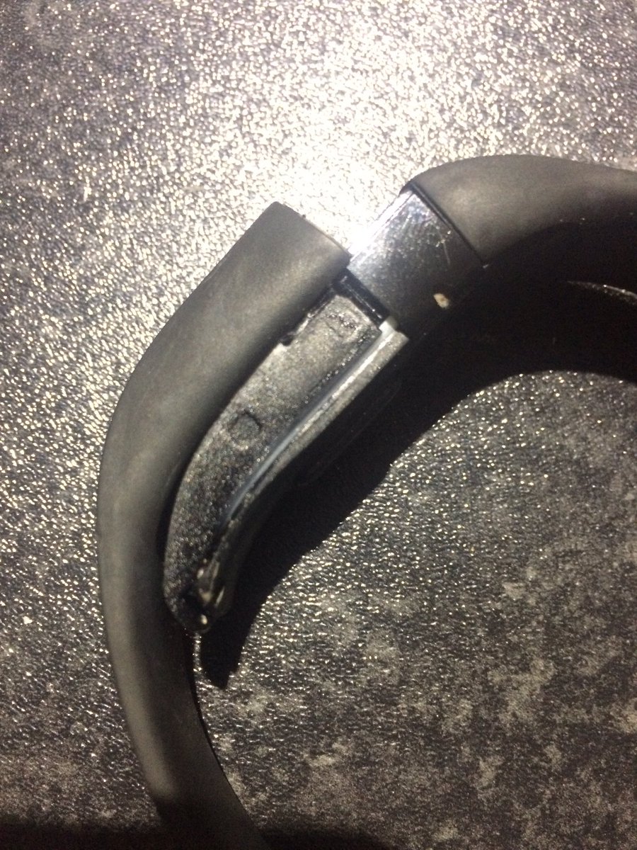 katypigg's tweet image. HAPPY BIRTHDAY TO MY @FitbitUK . 1 year today. Shame you won't live much longer #poorproduct #rip #wasteofmoney