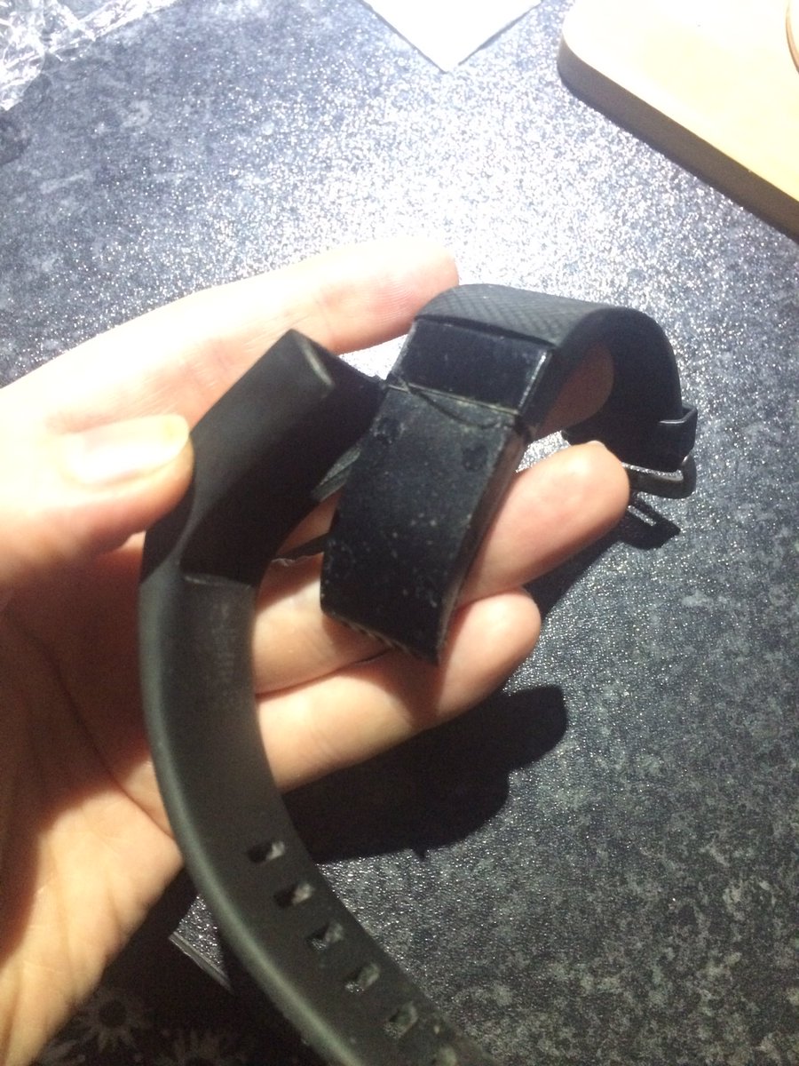 katypigg's tweet image. HAPPY BIRTHDAY TO MY @FitbitUK . 1 year today. Shame you won't live much longer #poorproduct #rip #wasteofmoney