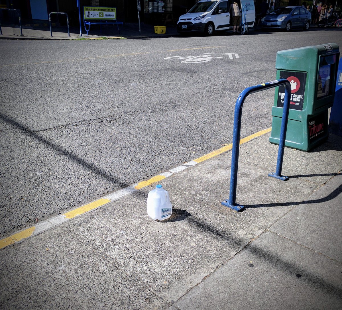 mikedotexe's tweet photo. @MaryNumair BREAKING: spotted across from the Clinton Street Theater moments ago. #JugGate continues https://t.co/sHqolNngPW