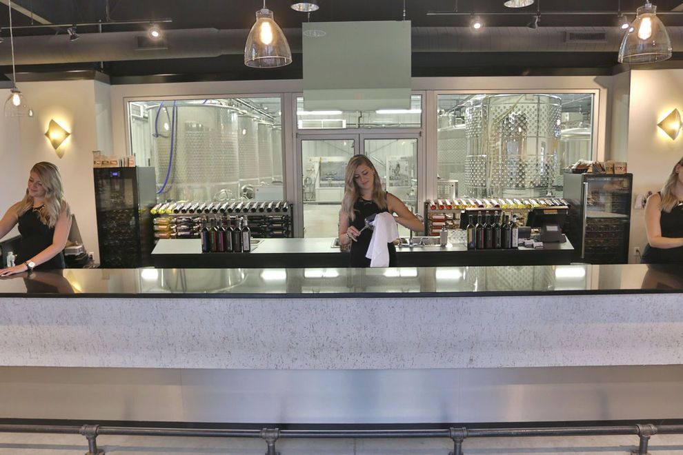 This Indiana Winery Has America’s Best Tasting Room bit.ly/2ve1qzt #H2GIndiana #visitindiana <a href="/IndianaWines/">Indiana Wines</a> <a href="/DoMoreHuntingtn/">Visit Huntington Co</a>