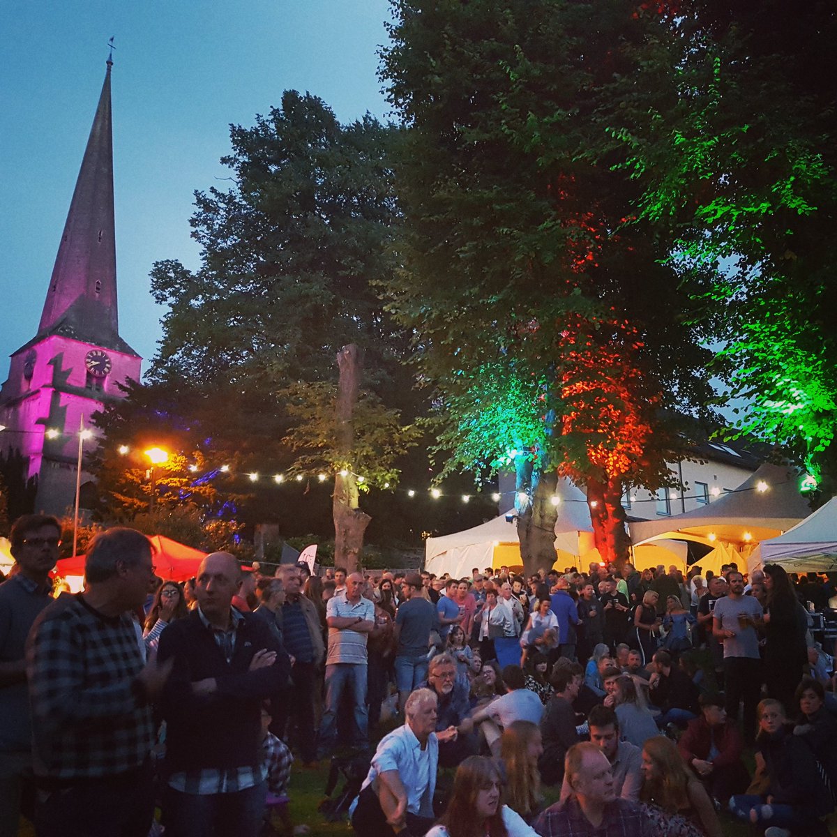 Night has fallen on the #stroudfringe and the atmosphere is buzzing