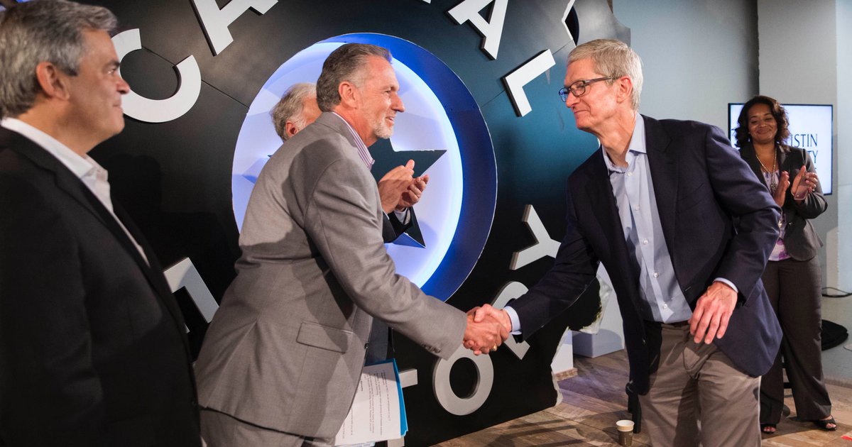 Everyone deserves equal access to a great education. Proud to stand w/<a href="/accdistrict/">ACC District 🦇</a> to launch our App Development with Swift curriculum.