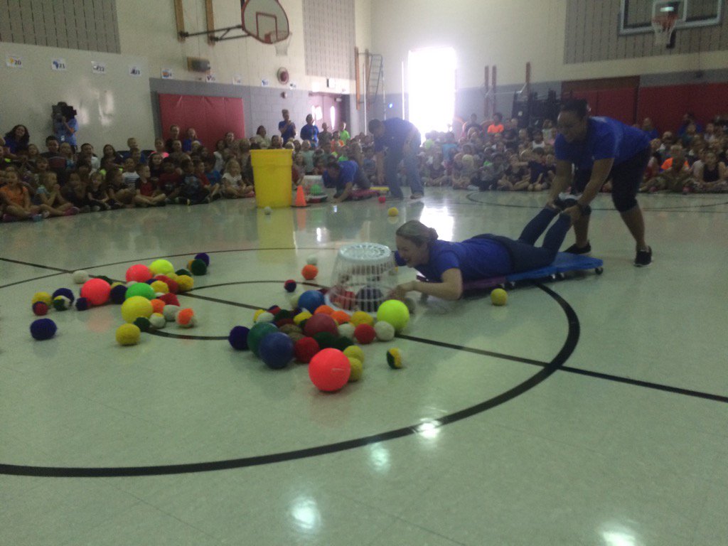 SPHBulldogs's tweet photo. We enjoyed some awesome games during our Positive Behavior Assembly! Human Hungry Hungry Hippo was hilarious! https://t.co/jZDXO7XPhH