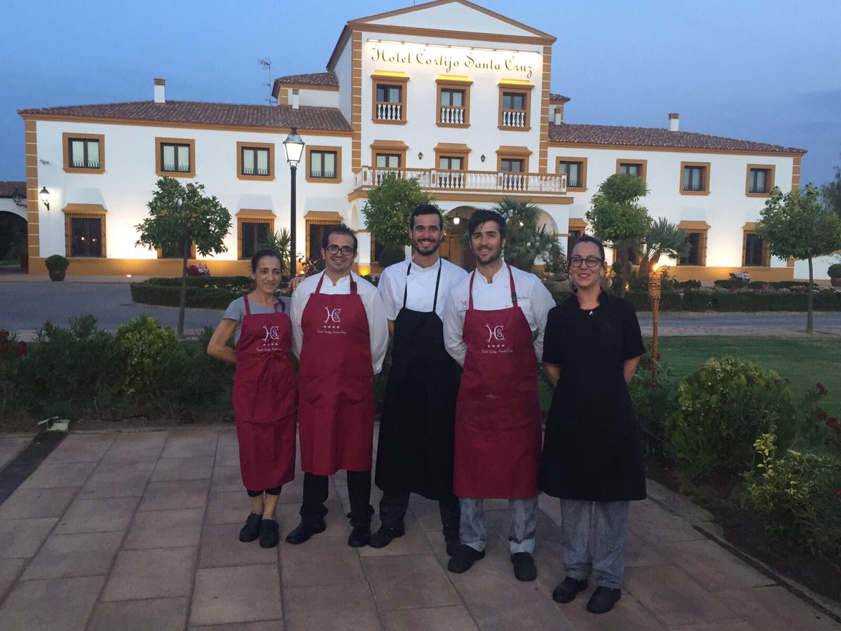 HotelCSC's tweet photo. Todo nuestro equipo de cocina y sala preparados.
💍Boda Elena y Pedro #BodasEnViernes #BodasConEstilo #HotelConEncanto,
¡Enhorabuena! https://t.co/v3eyOcDSRF