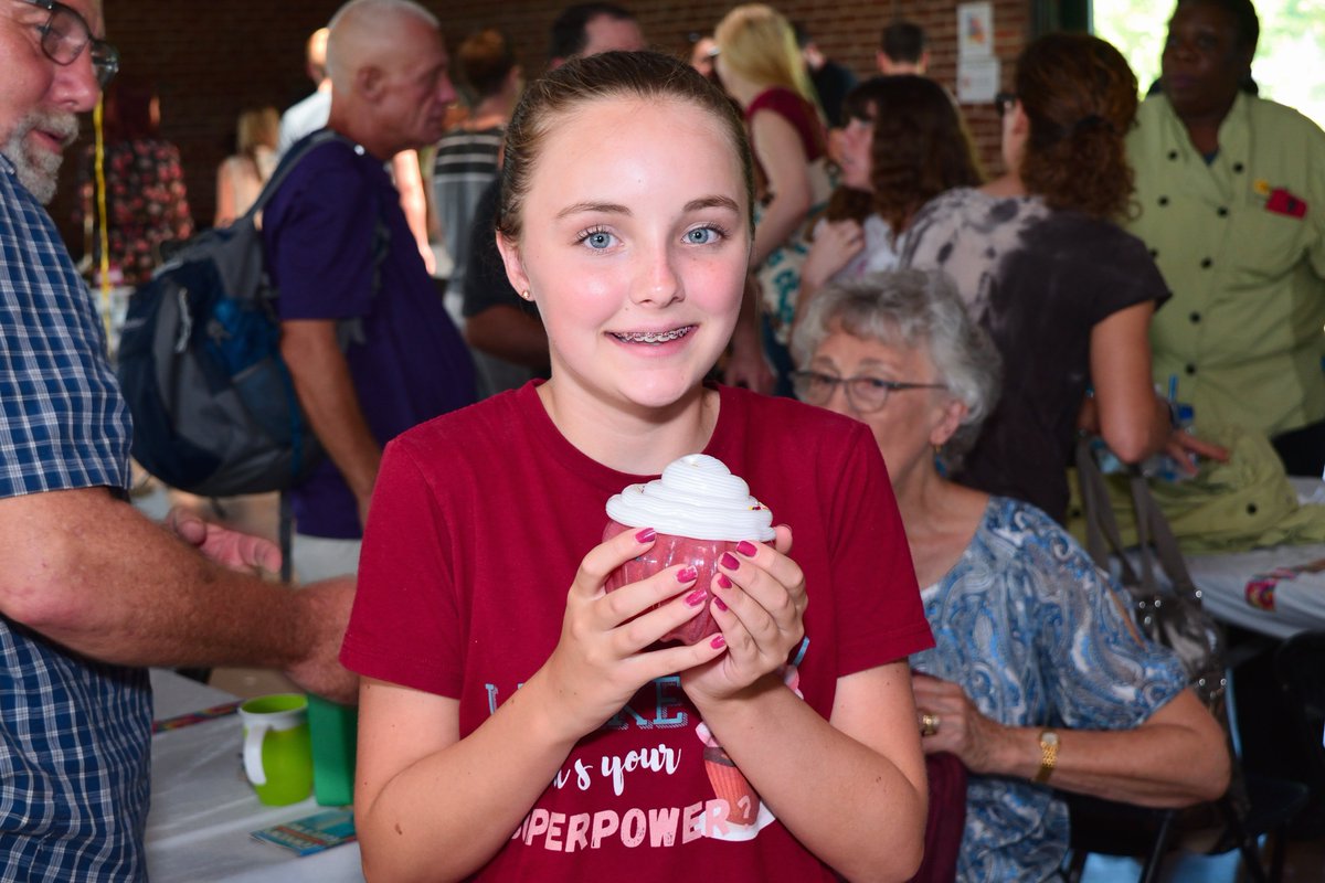 LookingSoLong's tweet photo. Winners of the 7th annual St. Pete #CupcakeContest @MoreanArts got beautiful handblown glass cupcake awards. #Morean https://t.co/W1KlTU3uo3 https://t.co/GVhfKsBGKK