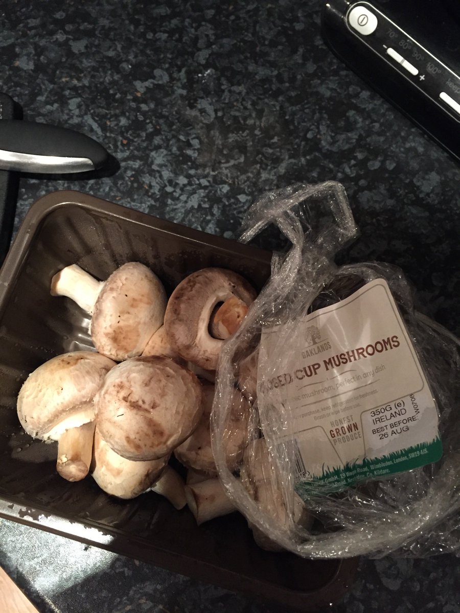 wingedmischief's tweet photo. @LidlUK my in date mushrooms purchased last night are mouldy and need the bin. #notsofresh #wasteofmoney https://t.co/IRlzb8Nirl