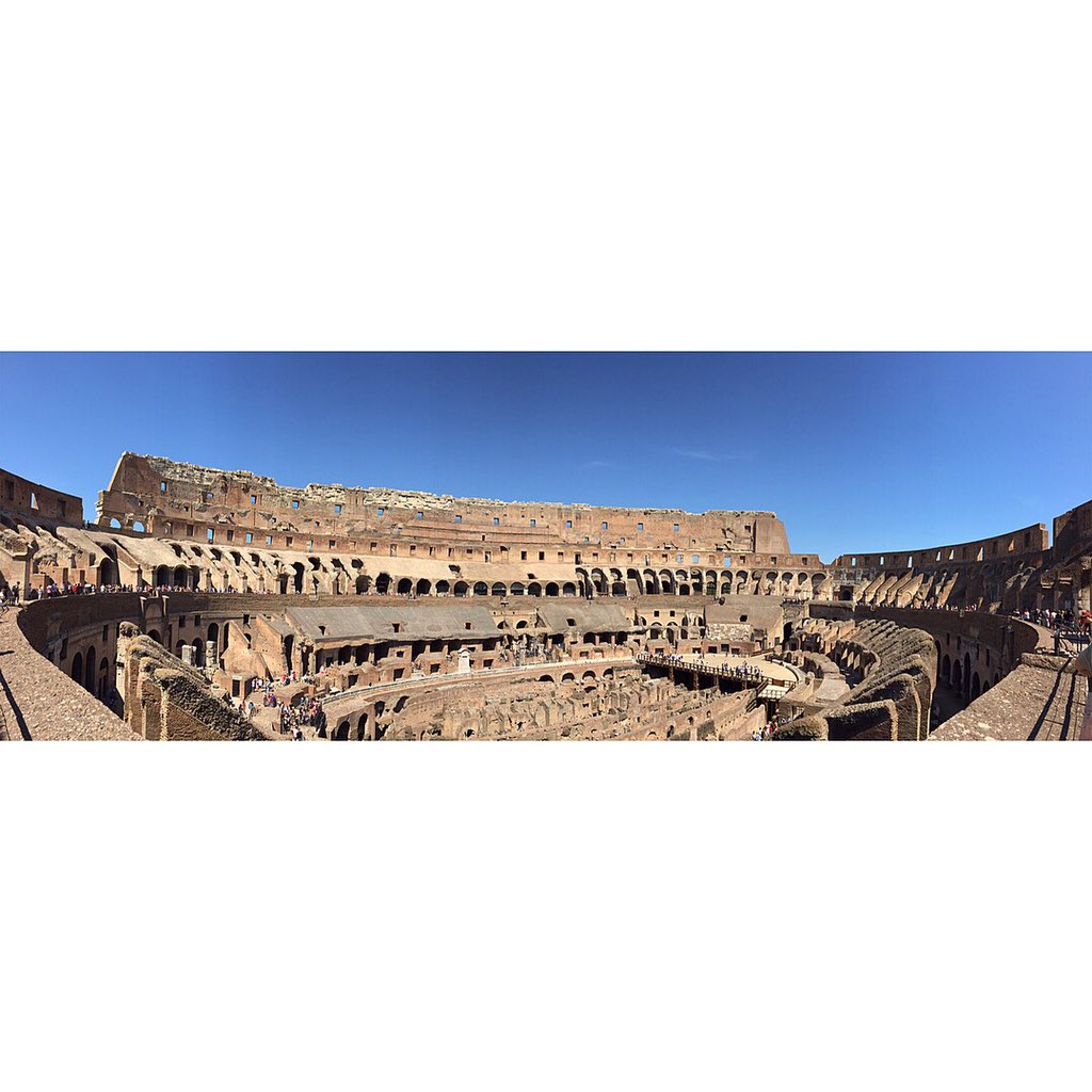Iness_Alvarez's tweet photo. Día 1 en Roma! 💕🇮🇹🗿 #coliseum #roma #italy #love https://t.co/KLxtcIJd3p