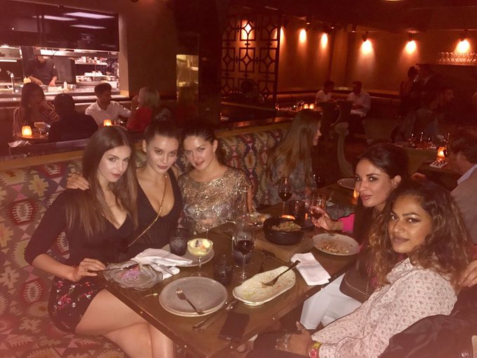 Nice evening with @thestellacox @Francy_DiCaprio @MiaDiavola @lanarhoades https://t.co/MwQhFgR4OO