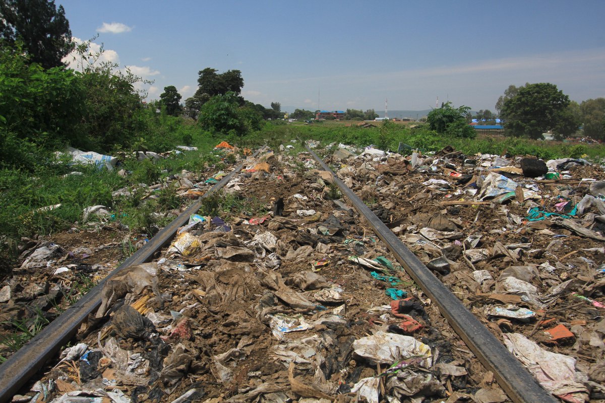 BanPlasticsNow's tweet photo. Plastic ridden railway tracks adjacent to Nakuru biggest dump site.#BanPlasticsKe #PlasticBanKe https://t.co/jYHWqZtBd7