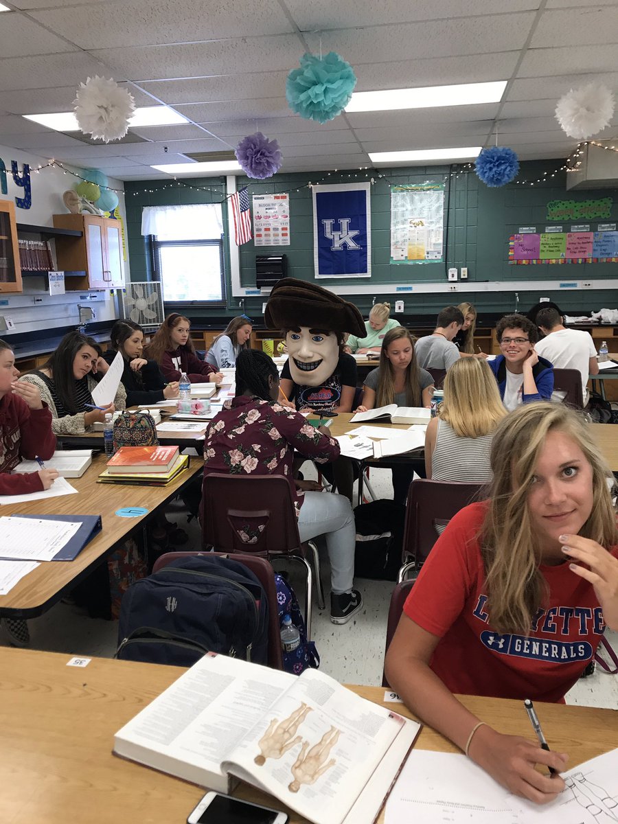 DrCarynHuber's tweet photo. I spy with my little eye....@GeneralYette #GiGenerals #Studentathlete ⭐️⭐️⭐️⭐️ https://t.co/XnoHc1Jlvl