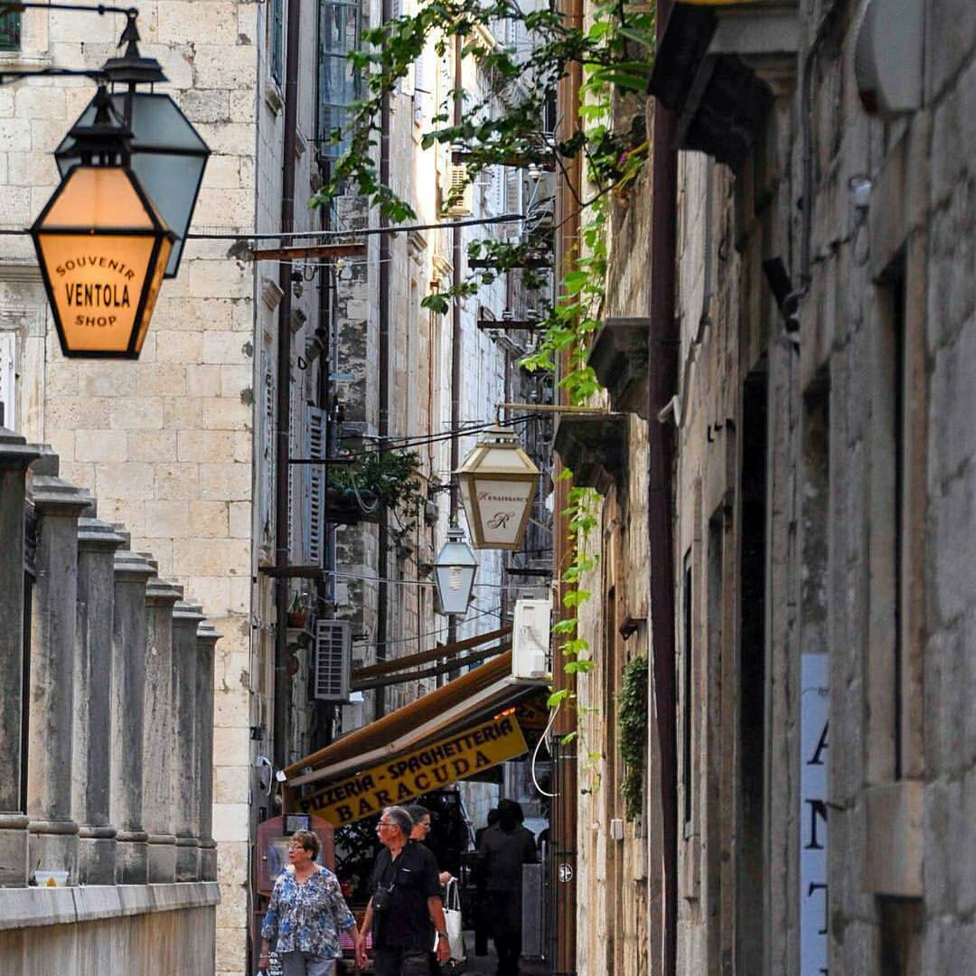 Within the walls of #Dubrovnik you will find lots of treasures #Croatia #RoyalCroatianTours bit.ly/2bpOf2O