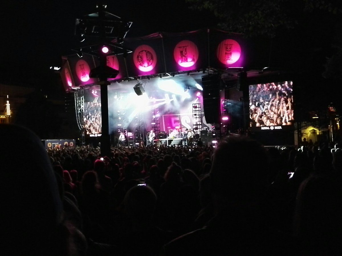 CStraarup5SOS's tweet photo. @5SOS  #Tivoli #Copenhagen https://t.co/D2TttnsHeV