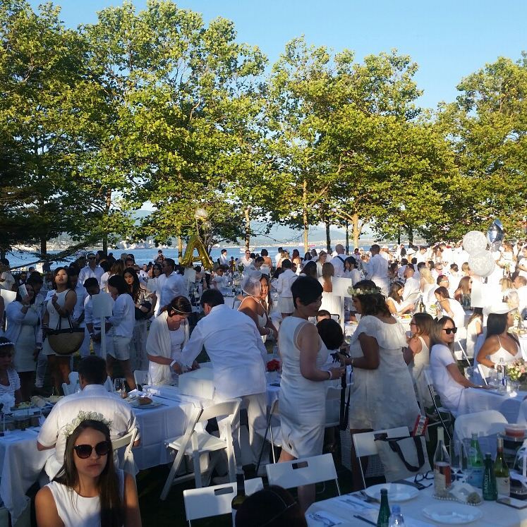 CDModschiedler's tweet photo. We had a lot of fun at this year's diner en blanc Vancouver #DEBVan #DEBVan2017 #besties #SparkSonderMedia https://t.co/IzY1VJ2UiN