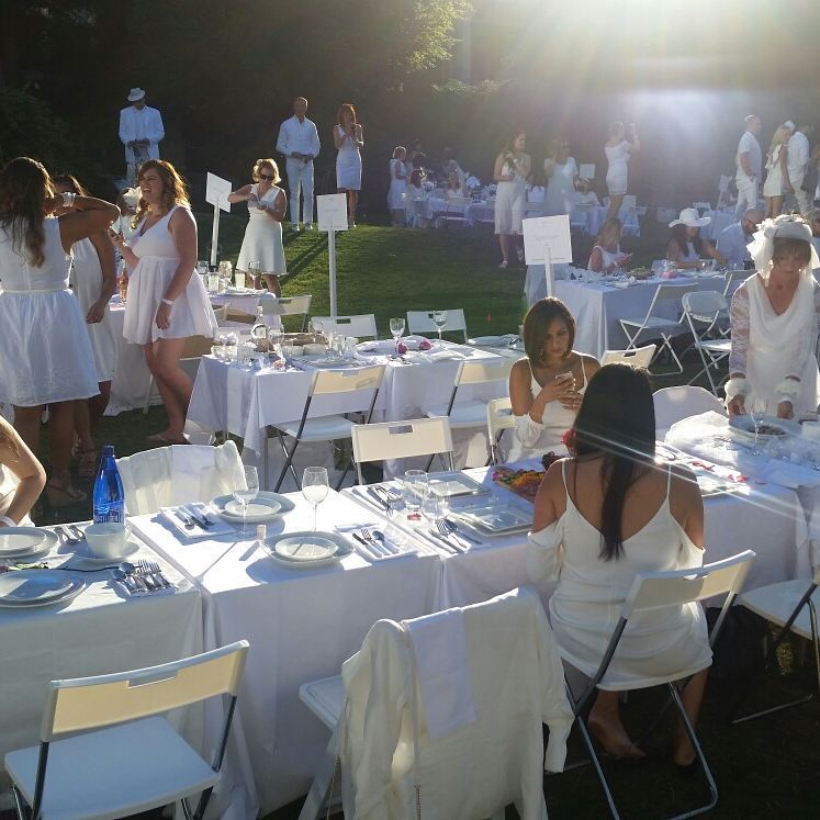 CDModschiedler's tweet photo. We had a lot of fun at this year's diner en blanc Vancouver #DEBVan #DEBVan2017 #besties #SparkSonderMedia https://t.co/IzY1VJ2UiN