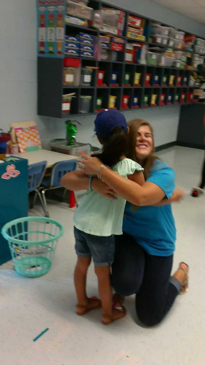 VNESwildcats's tweet photo. Nothing better than that exciting moment when you meet your new teacher for the upcoming school! @MarkBoy19406096 #HandshakesAndHugs https://t.co/7OajlBxokX