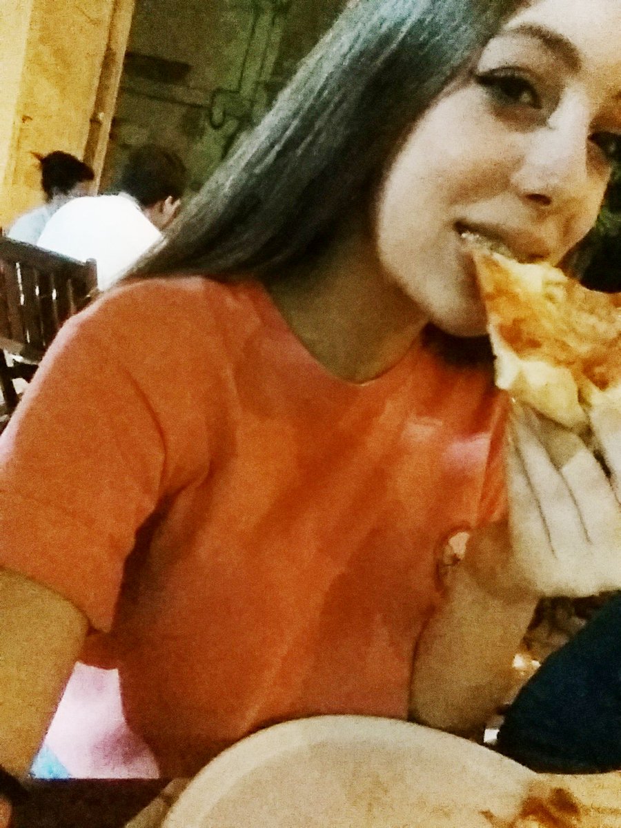 debsferri's tweet photo. Celebrating the release of "pizza" eating pizza! 🍕 #pizzaparty @MartinGarrix https://t.co/WReS5ev4fN