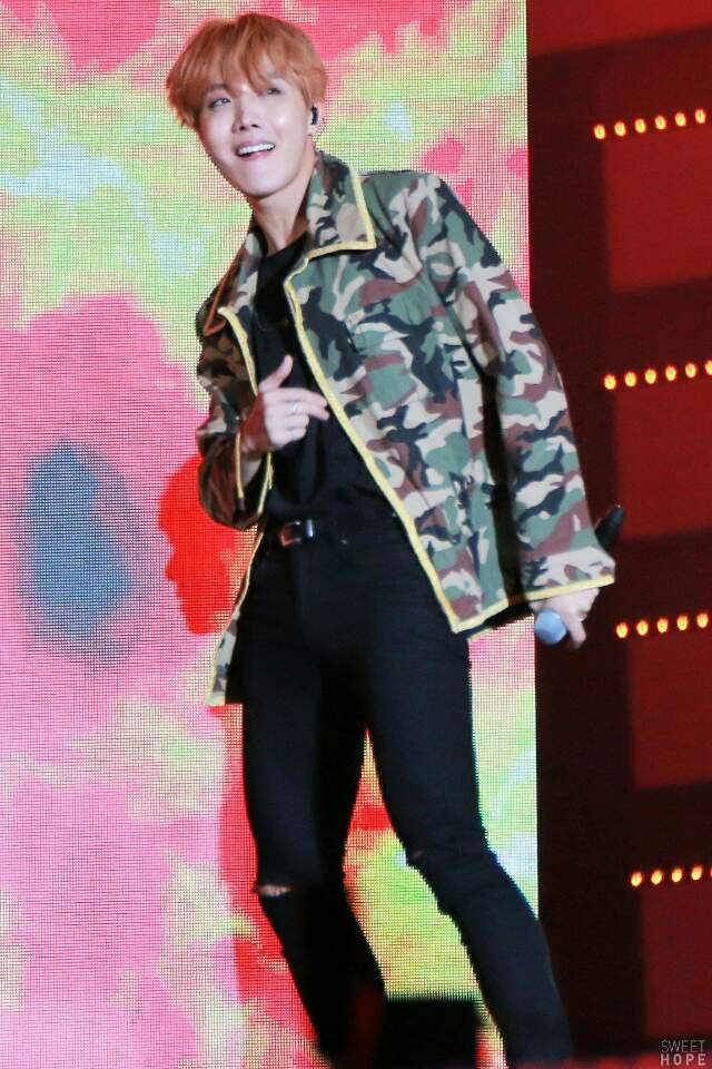 jeontaetaae's tweet photo. Hoseok é a pessoa mais alegre e linda que existe seu sorriso contagia seu rap é maravilhoso sua dança encantadora
Anjo Hoseok
#HoseokOurHope https://t.co/rSLjIxTBXl