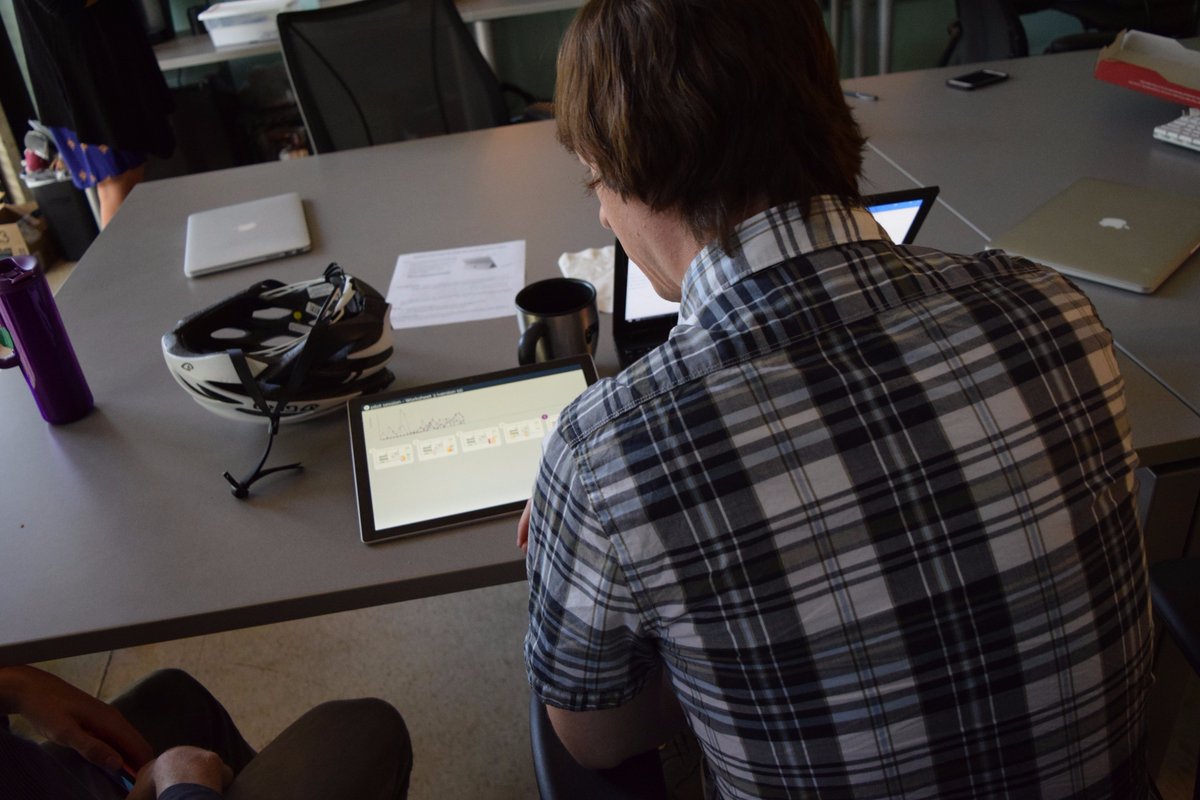 EmmaMMercier's tweet photo. #CoLearnLab team working hard & pilot testing software for semester-long-study #IDEALL @edILLINOIS @EngineeringAtIL @CIRCLCenter @NSF_CISE https://t.co/I3kSBUegcO