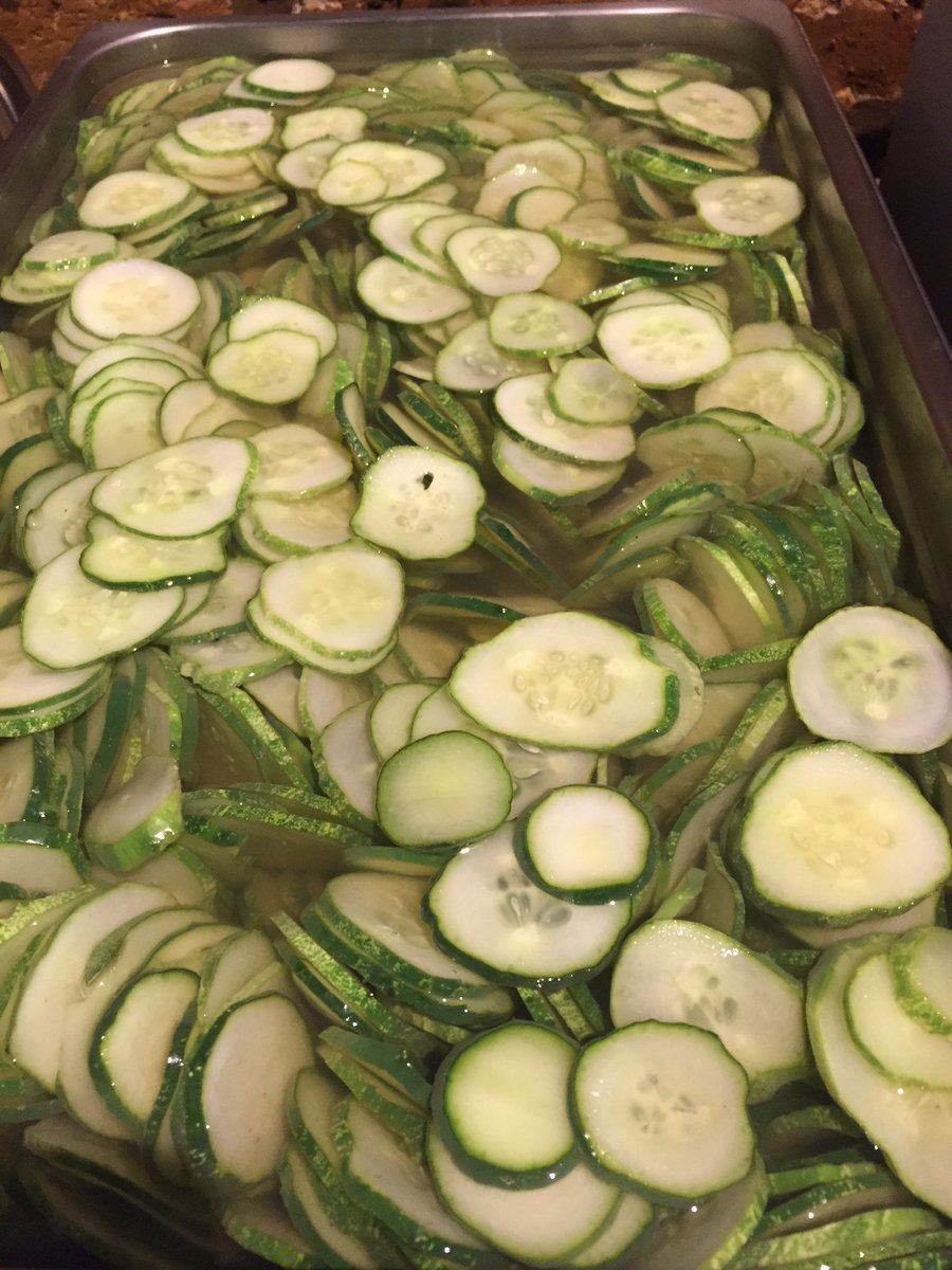 Chiteachlounge's tweet photo. Nothing beats a fresh pickled pickle. #goodfood, #Teachersrock, #lilchano, #freshpickles https://t.co/VWg0ONR87L
