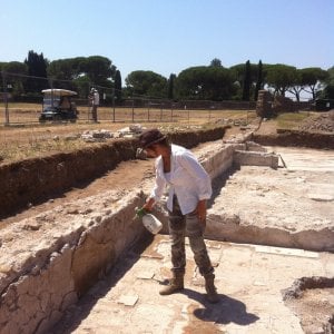 «Appia Antica, i segreti dei Quintili: ecco le piste per podisti e filosofi» - viaappiaantica.com/2017/08/25/app…