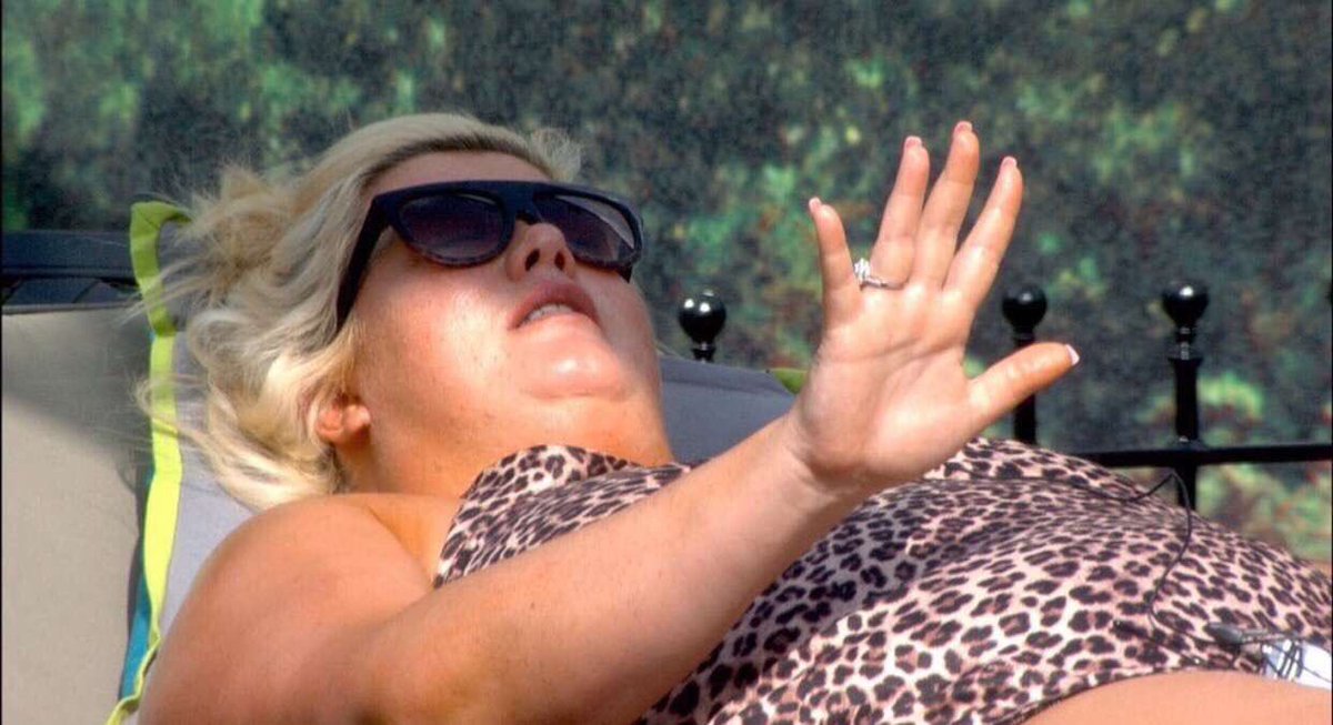GemmaReacts's tweet photo. when you're hungover and your mum opens the curtains https://t.co/bIzeGezBw1