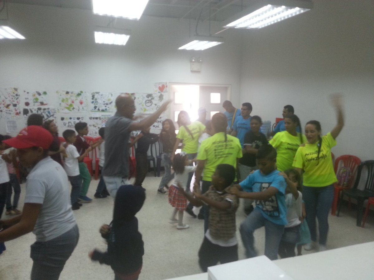 RecreadoresAnz's tweet photo. #Asi Cerramos hoy El Plan Vacacional De la UNES. Al ritmo de la samba.!🎉🎶🙌🎉👍 @luigiricardo57 @fidel_ravelo @mimouvargas @NelsonMorenoGob https://t.co/iz8beUkGbP
