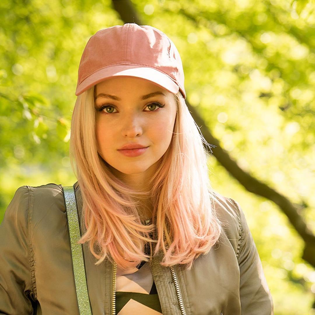 Dove Cameron. 