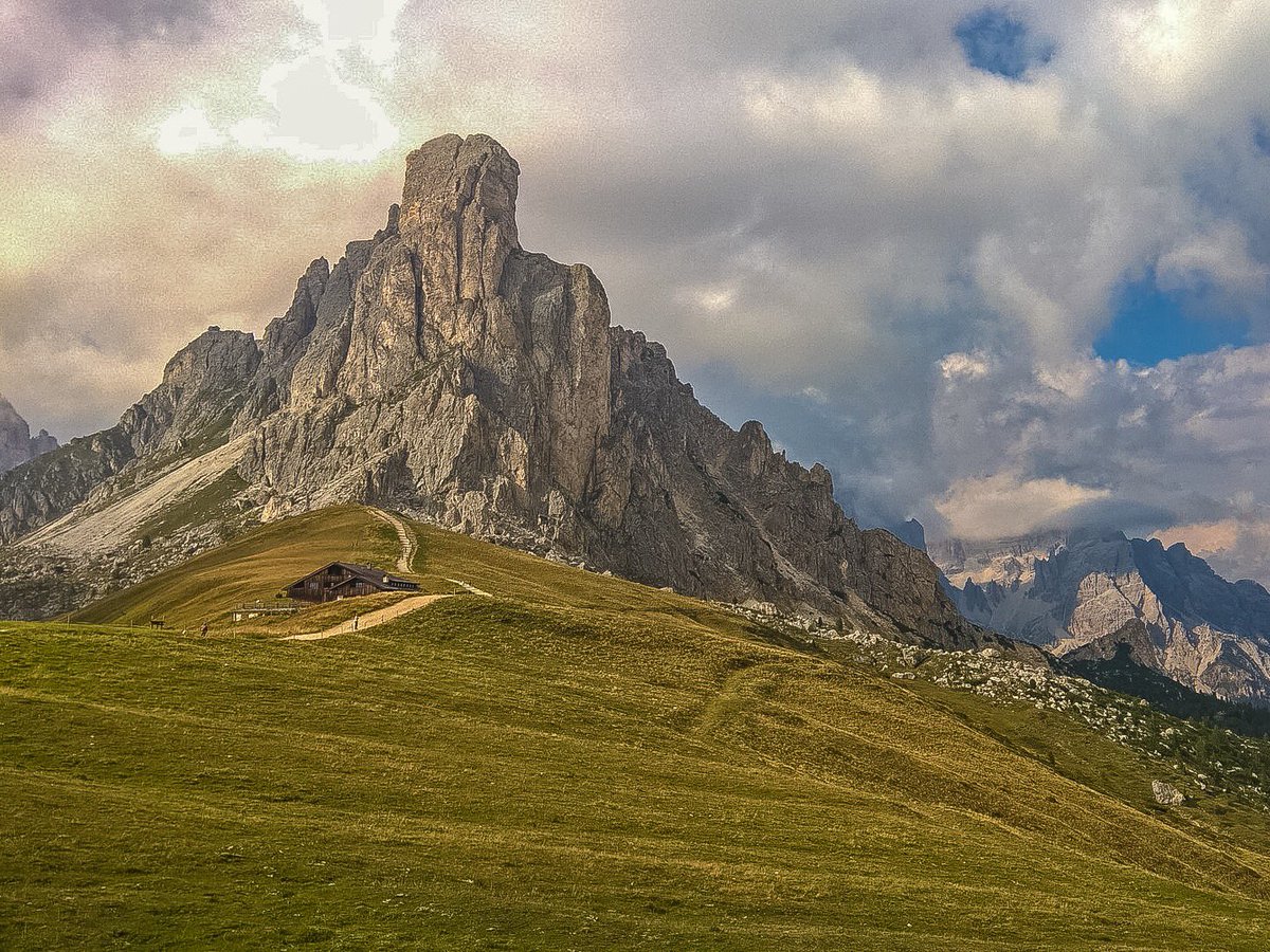 frank61MI's tweet photo. ⛰View from #passogiau #giau #nuvolau #trekking #hiking #climbing #cortina #cortinadampezzo #mountains #montagne #dolomiti #dolomites #tofane https://t.co/tnqZBKum5o