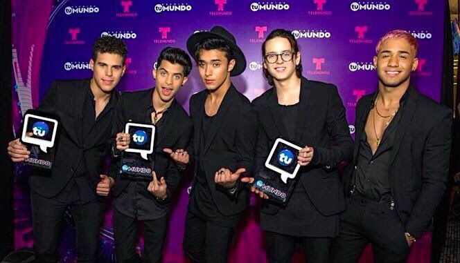 JOELDELE0N's tweet photo. 3/3 #PremiosTuMundo 🏆🏆🏆 https://t.co/AfbxHYcLLN