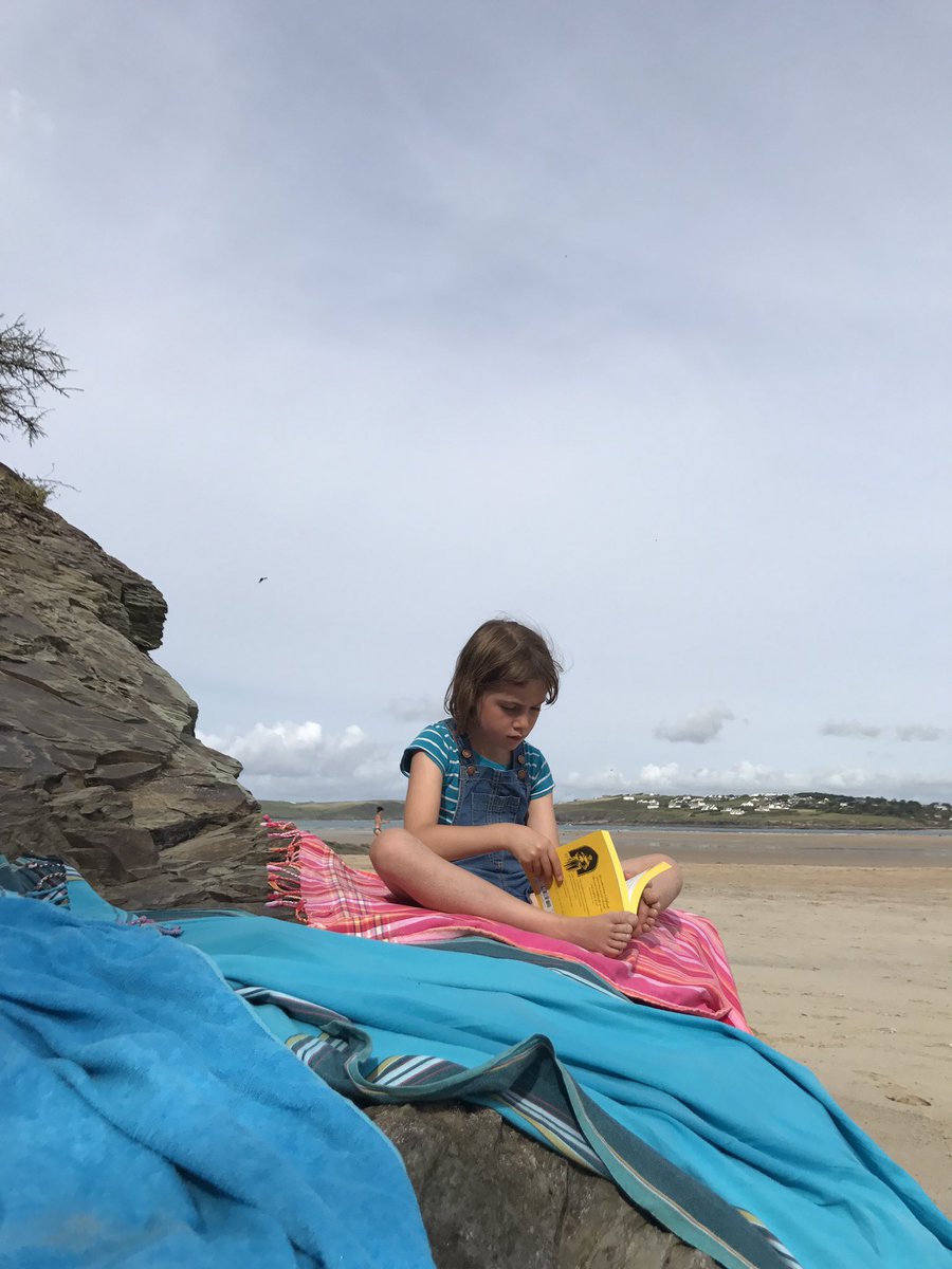 lexiewarburg's tweet photo. Reading on a beach @w_woodborough #summerreadingchallenge2017 https://t.co/ruKO7uLgYH