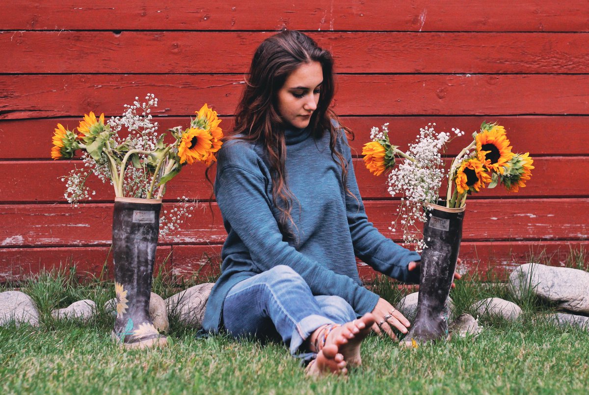 ashleydolfi_'s tweet photo. senior Friday?¿ 🌻#supportlocalartists https://t.co/Xn1AnkV362