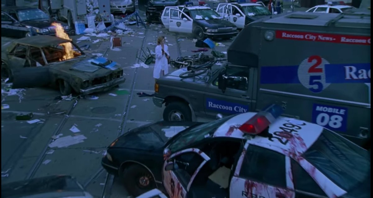 Scream_Shots's tweet photo. Resident Evil (2002) Alice awakens to a new world, alone, confronted with death and destruction. #horror #screenshot https://t.co/uWTjHveTIy