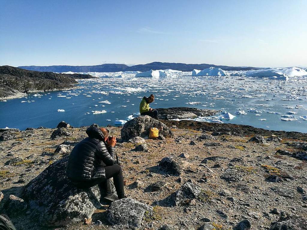 uncommonstories's tweet photo. Nick disegna mentre Sio gli fa una fot... wait a second 😓
#uncommonarctic #giroalfreddo https://t.co/htbstQogox
