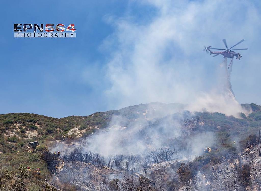 564FIREPhoto's tweet photo. Helitanker drop on the #MelvinFire (6-25-17) #wildland #wildlandfirefighter #wildlandfire #firedepartment #fire #e… https://t.co/RiRn2Mex1A https://t.co/Fkq3hf6evm