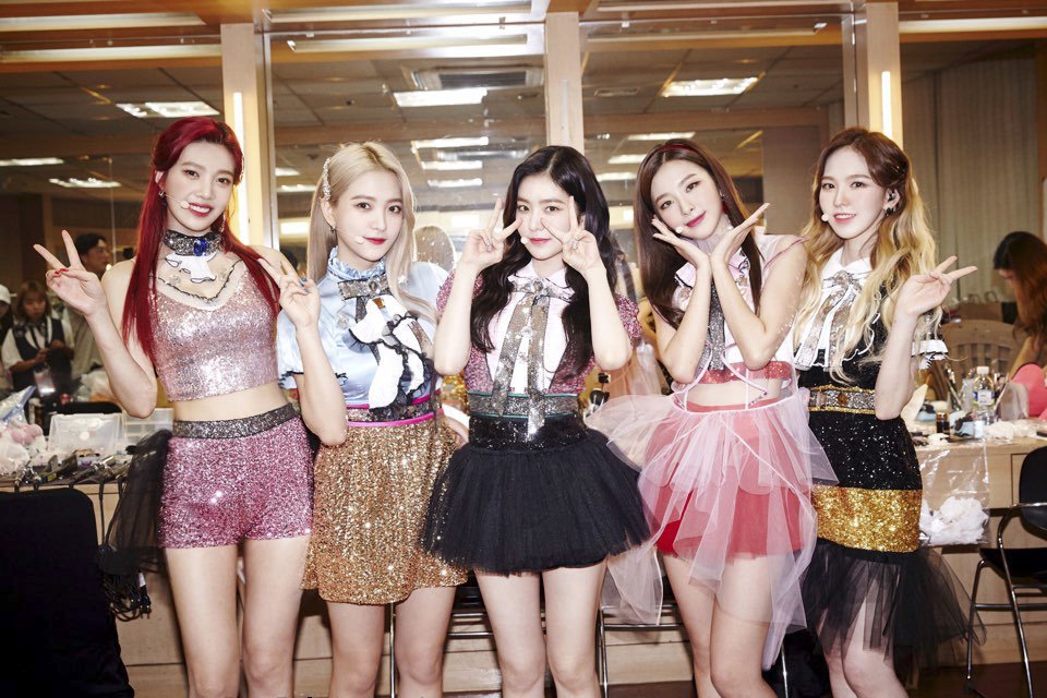 AUTOM5TIC's tweet photo. #레드벨벳 첫 단독 콘서트 '#RedRoom' 고화질 사진 도착💌
더 많은 사진은 여기로👉https://t.co/SFVjfQXRwQ …

#RedVelvet https://t.co/GVacUTkK7b