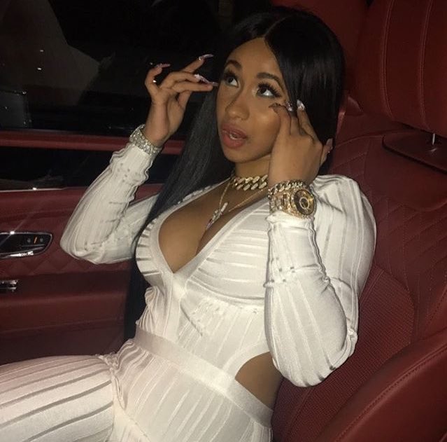 _iamCardi's tweet photo. lookin like i caught a lick 👅! 

#lick #cardib #bardigang #redbars #bodakyellow #bodakyellowchallenge https://t.co/puxgzopWhU