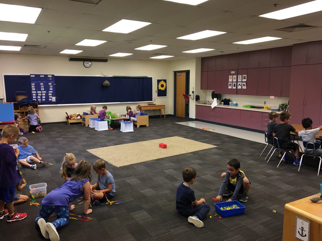 DRELeysKinders's tweet photo. Learning about math in our centers. https://t.co/RutqB6bmY5