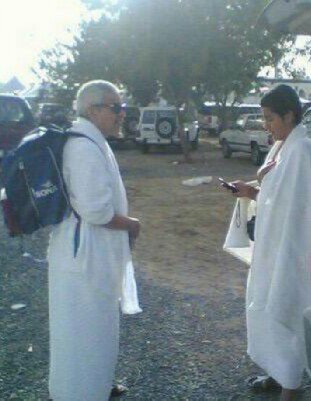 الوالد #صالح_الحصين رحمه الله اعتاد ان يحج ماشيا، يحمل متاعه على ظهره، يفترش الأرض ويلتحف السماء.. تحقيقا لمقاصد الحج السلوكية