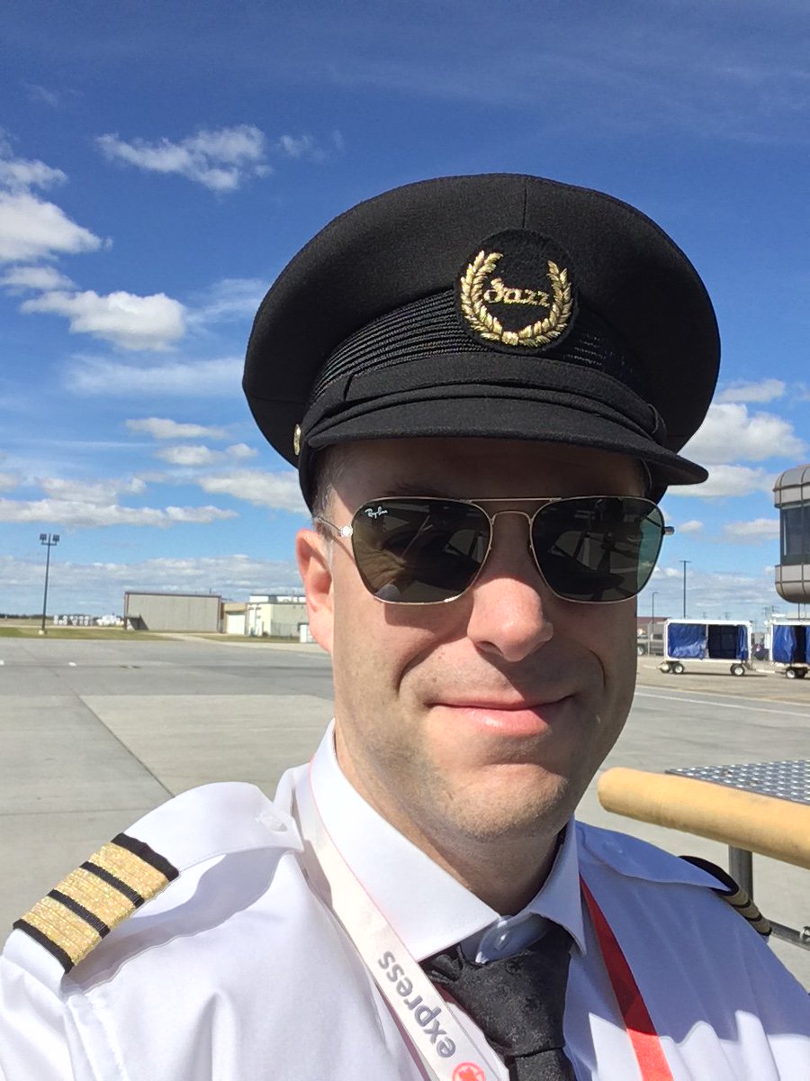 comiquaze's tweet photo. First flight as a Dash 8 FO done! YYC-YQU! #jazzaviationlp https://t.co/qzaQZ9BM6k