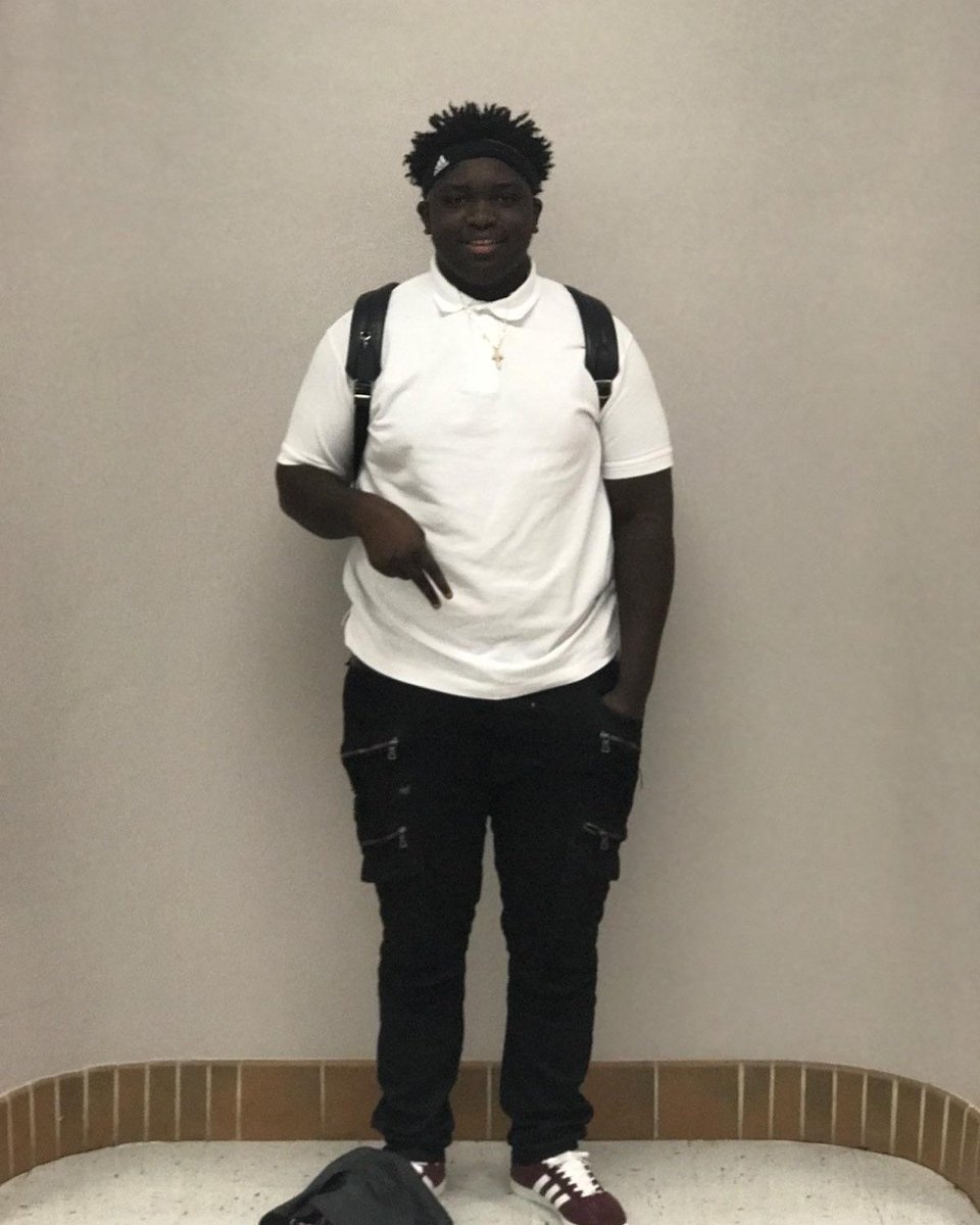 Halloffamer_4's tweet photo. She heard I'm from the grove she like oh yea you ain't from the 37 so don't go there #3stripes #lastfirstweek #sen18r https://t.co/HnLoDFOO0E
