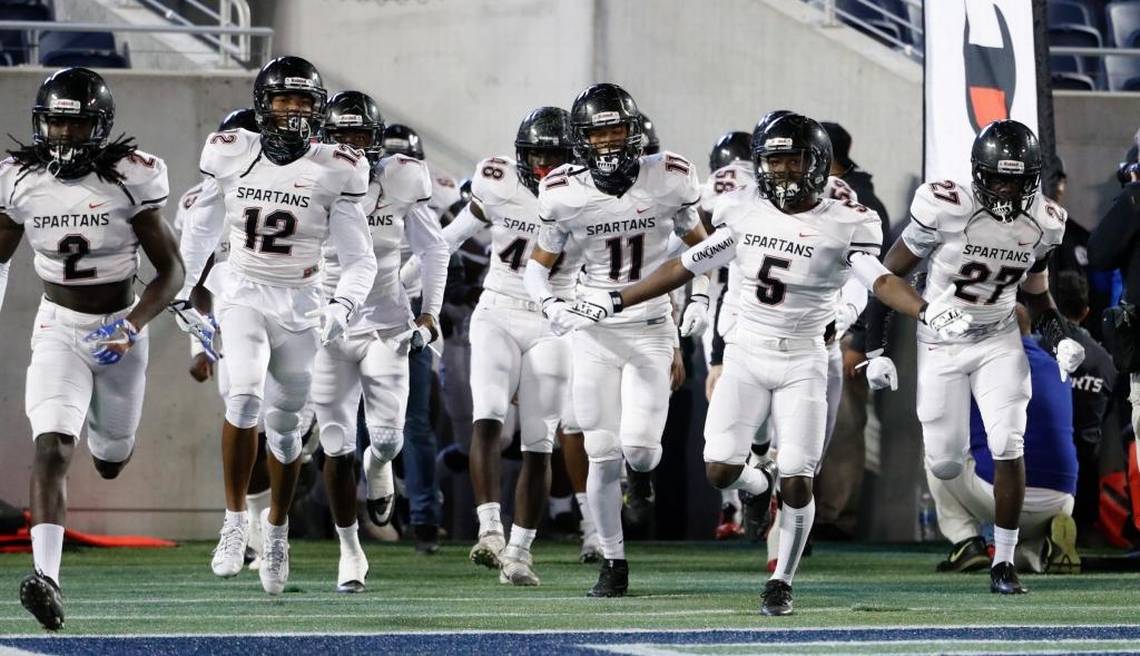 HeraldSports's tweet image. Get ready for the first Friday night of high school football: South Florida top 20 poll. hrld.us/2v94LLT