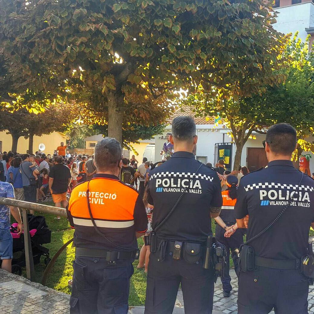 pcvilanova's tweet photo. #proteccioncivil&amp;Policía Local #vilanovadelvallès dispositivo de seguridad #fmvdv2017 #juntosmejor  @Coordinadora_AV #lasprotescuentan https://t.co/E50xELNfvN