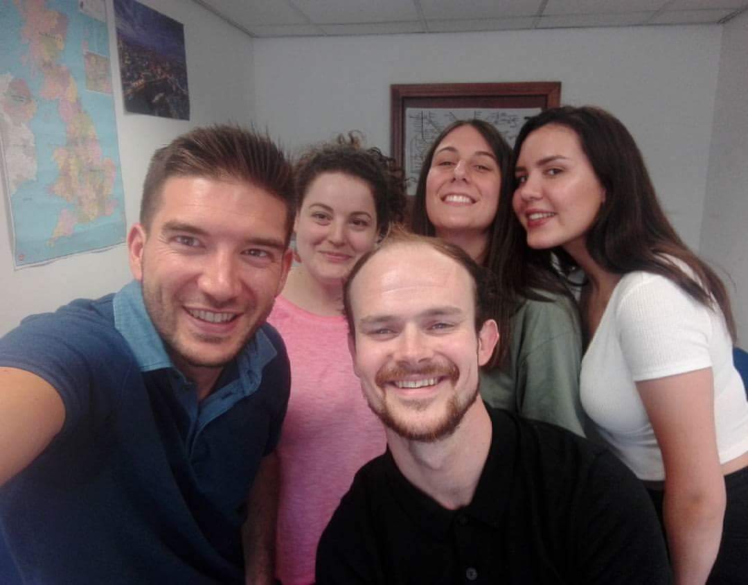 InfluentialEng's tweet photo. Happy Friday!! 😁 #englishclass #influentialenglishteacher #influentialenglish #London #happystudents https://t.co/mAcSllN9ht