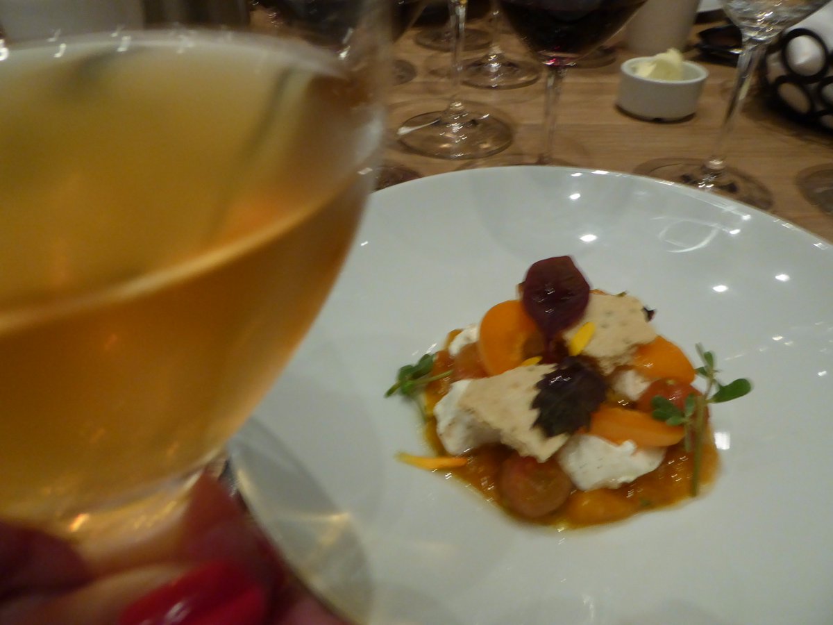 itravellen's tweet photo. @TinhornCreek @HawksworthCom @SuttonPlaceHtl @blvdyvr #ApricotBurrataSalad ##2014InnovativeSeriesOrangeKerner #GoodPairing #THKS #2ANDREWS https://t.co/OBYclLaZkK