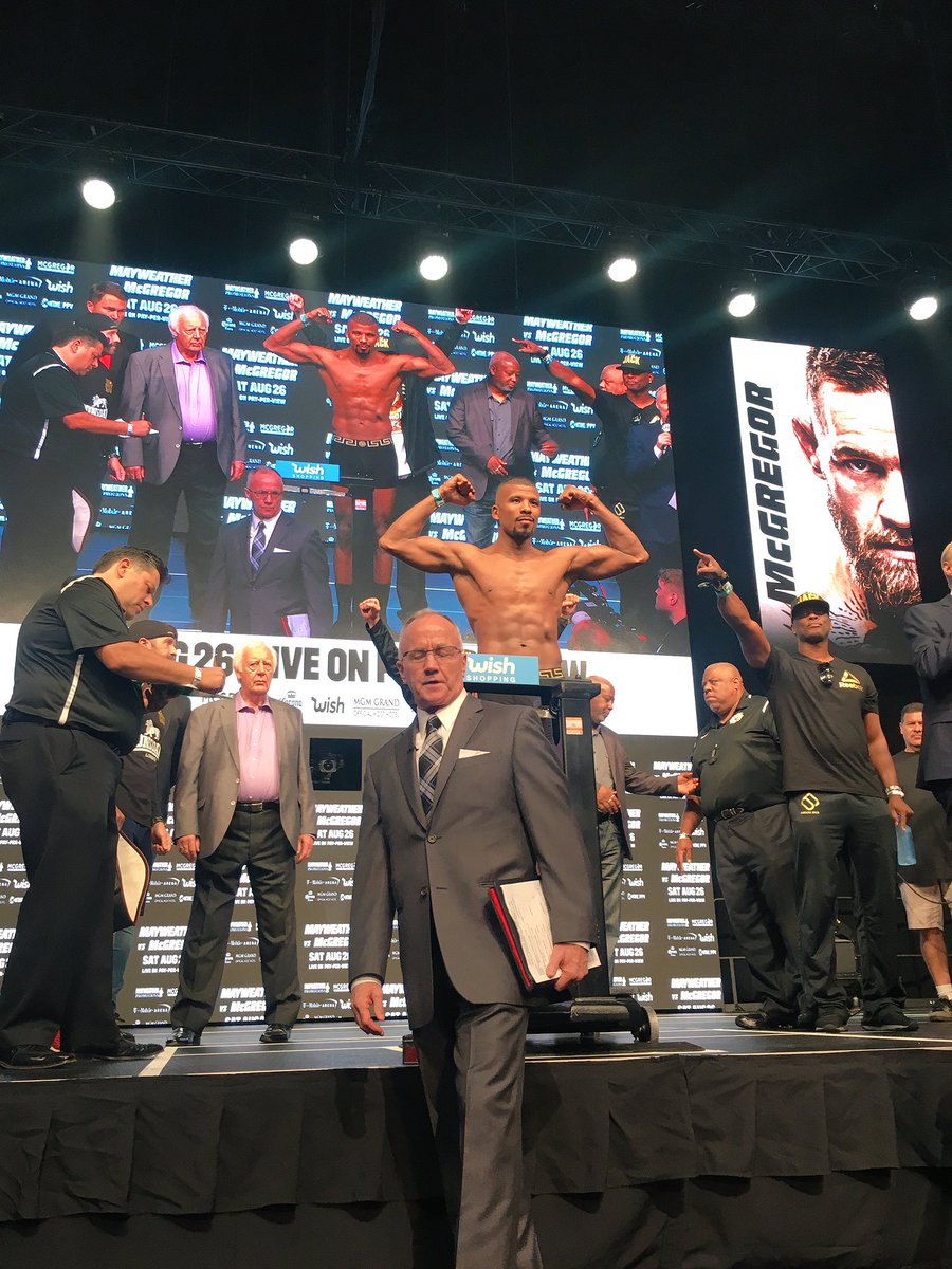 atsboxing's tweet image. .@NathanClev weighing in at 174 1/4 lbs &amp;amp; @BadouJack makes light heavyweight debut at 175.5lbs #CleverlyJack 

WATCH s.sho.com/2vIufTk