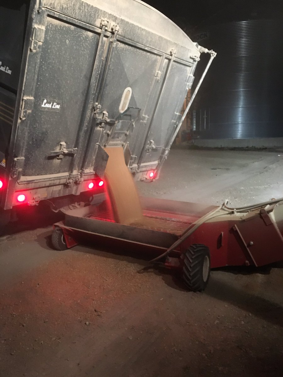 penner_danny's tweet photo. 945 on a Friday night just hangin out at my tax shelter trying to make some $$$ so @JustinTrudeau can waste it #can'tfixstupid https://t.co/PUrzFErEyx